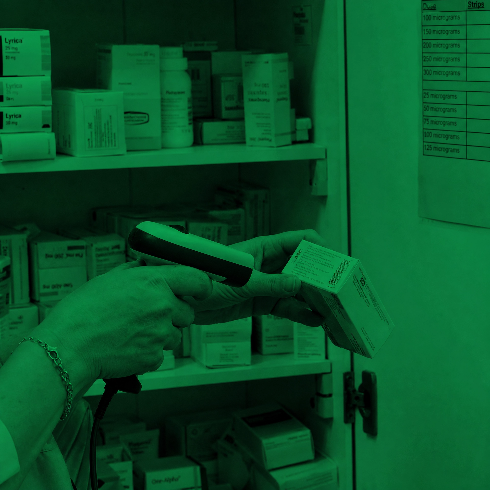 Medikamentenschrank mit Barcode-Scanner
